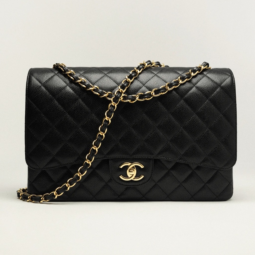 CHANEL Black Quilted Shoulder Bag with Gold Chain - Picture 4 of 6